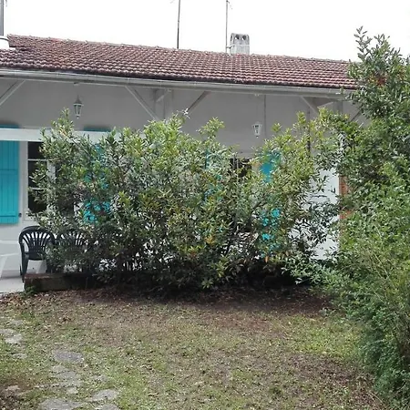 Maison Les Rosiers Ferienhaus *