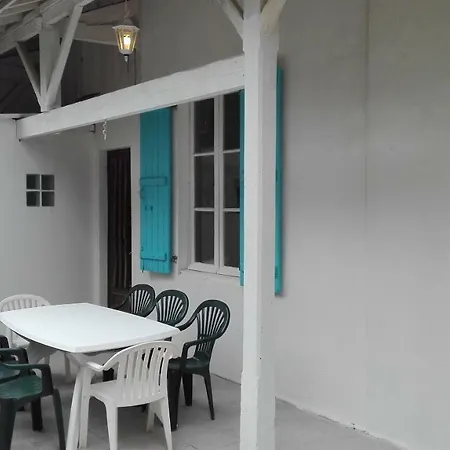 Maison Les Rosiers Ferienhaus *